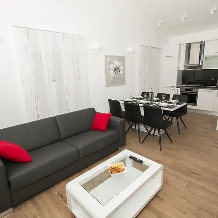 Lct Apartment Laura Omis Exterior photo