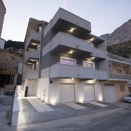 Lct Apartment Laura Omis Exterior photo